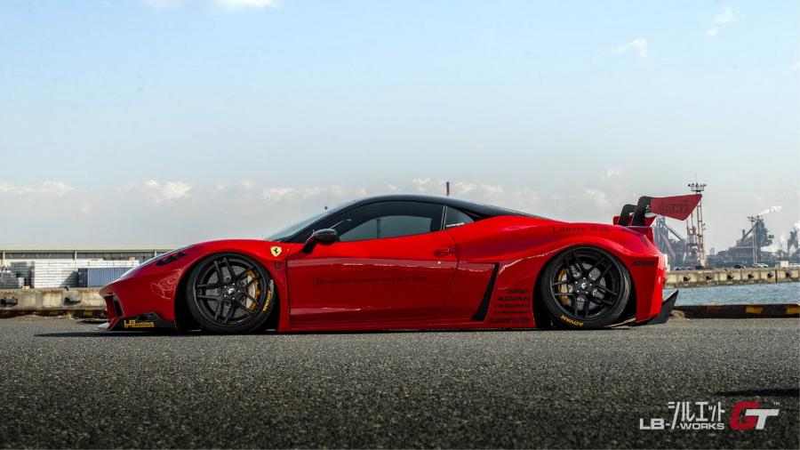  Ferrari 458 Italia Red&Black by Liberty Walk 2019 года  (фото 4 из 6)